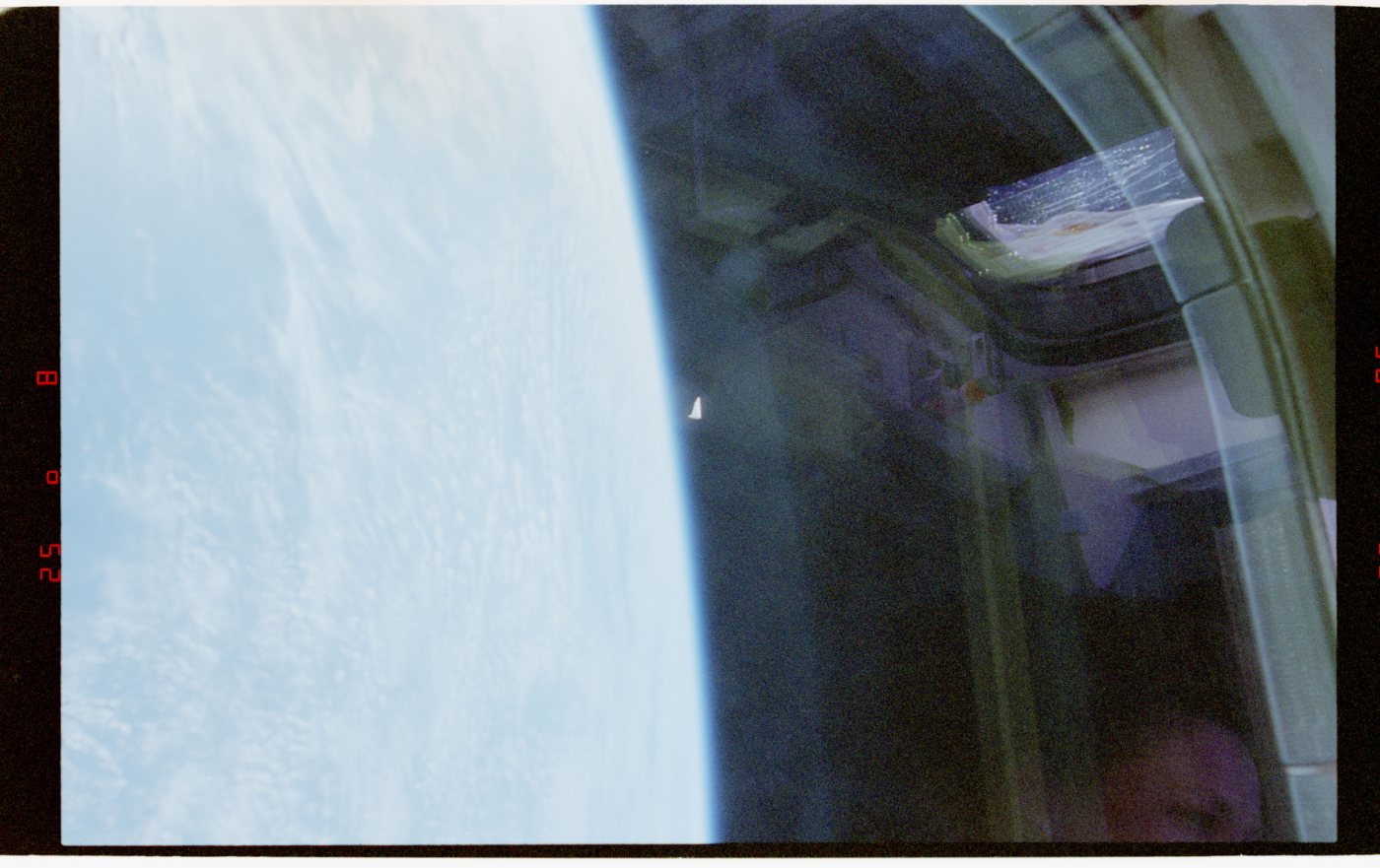 الصورة الرسمية الثانية لجسم مجهول في مدار منخفض - NASA-UAP-D031