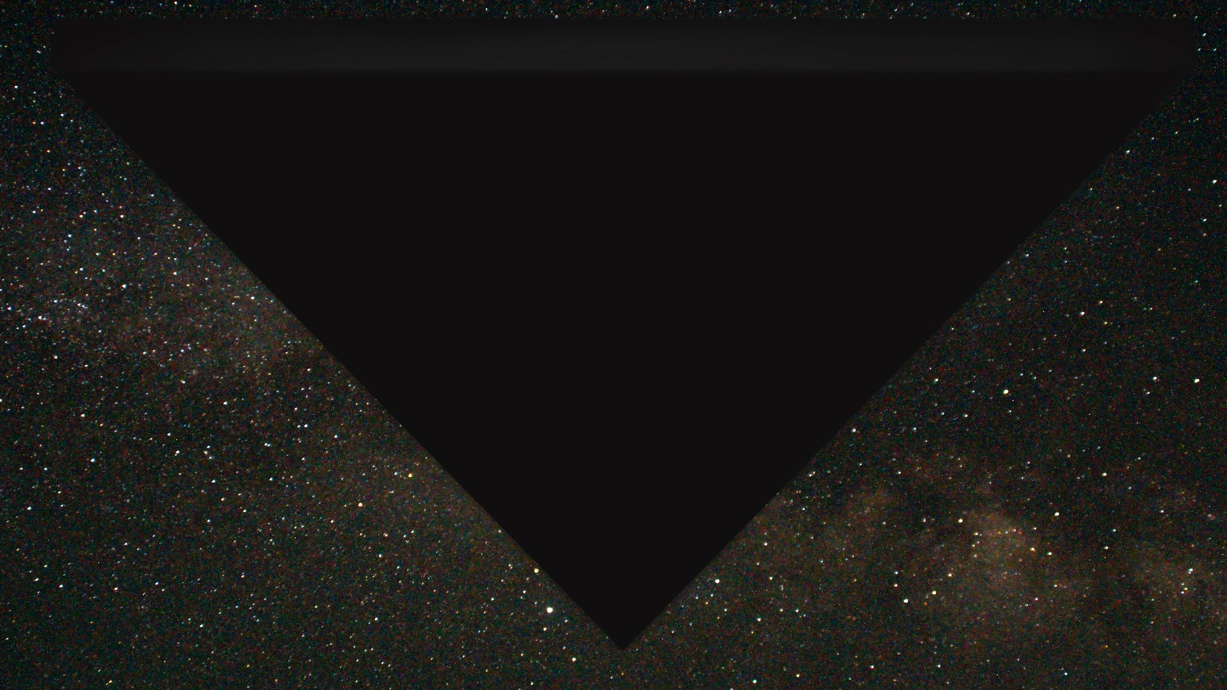 Digital Rendering, “Airborne Triangle,” 2002 — Ces trois fichiers .img sont des rendus numériques officiels du FBI fondés sur des récits. Ils ne sont pas des photographies des phénomènes.